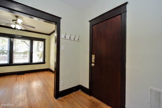 Building Photo - 4144 N Southport Ave