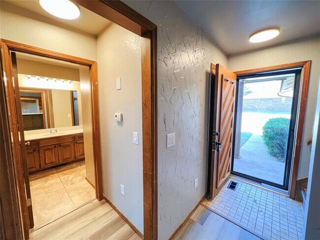 Foto del edificio - 213 Woodbridge Cir