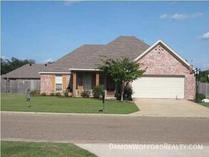 Building Photo - 614 Oak Park Cir