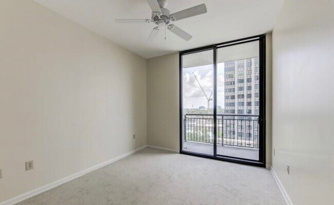 Building Photo - 3040 Peachtree Rd NW