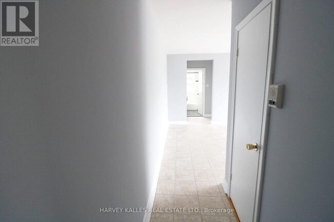 Building Photo - 2434 Keele St