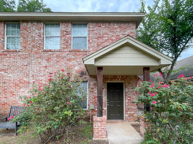 Building Photo - 506 3rd St