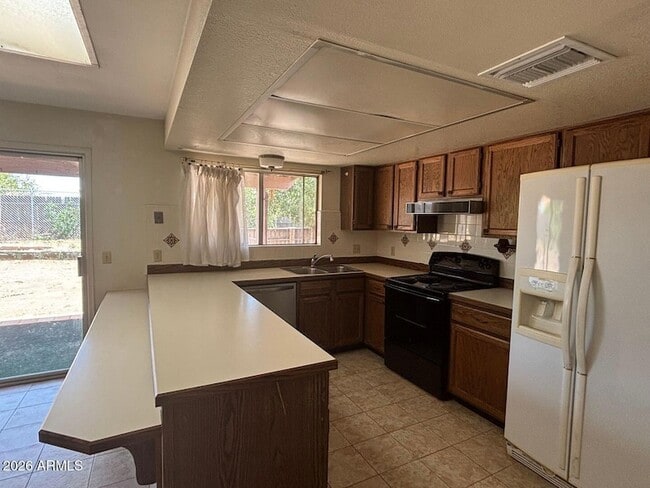 Building Photo - 554 Hegge Dr