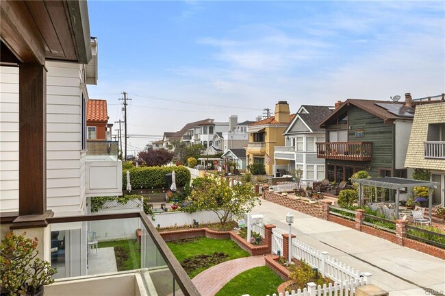 Building Photo - 404 9th St