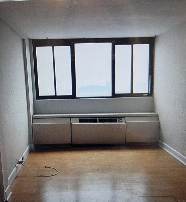 Building Photo - 60 Strawberry Hill Ave