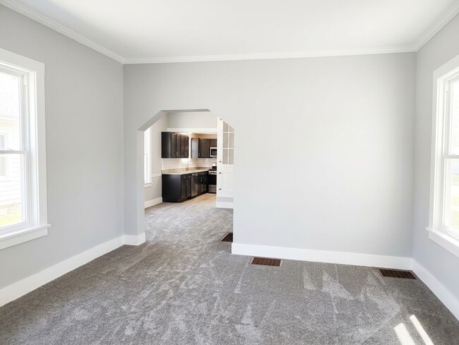 Building Photo - 1326 Sale Ave