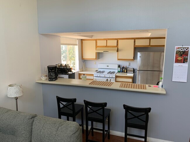 Kitchen Bar Counter - 1943 Selby Ave