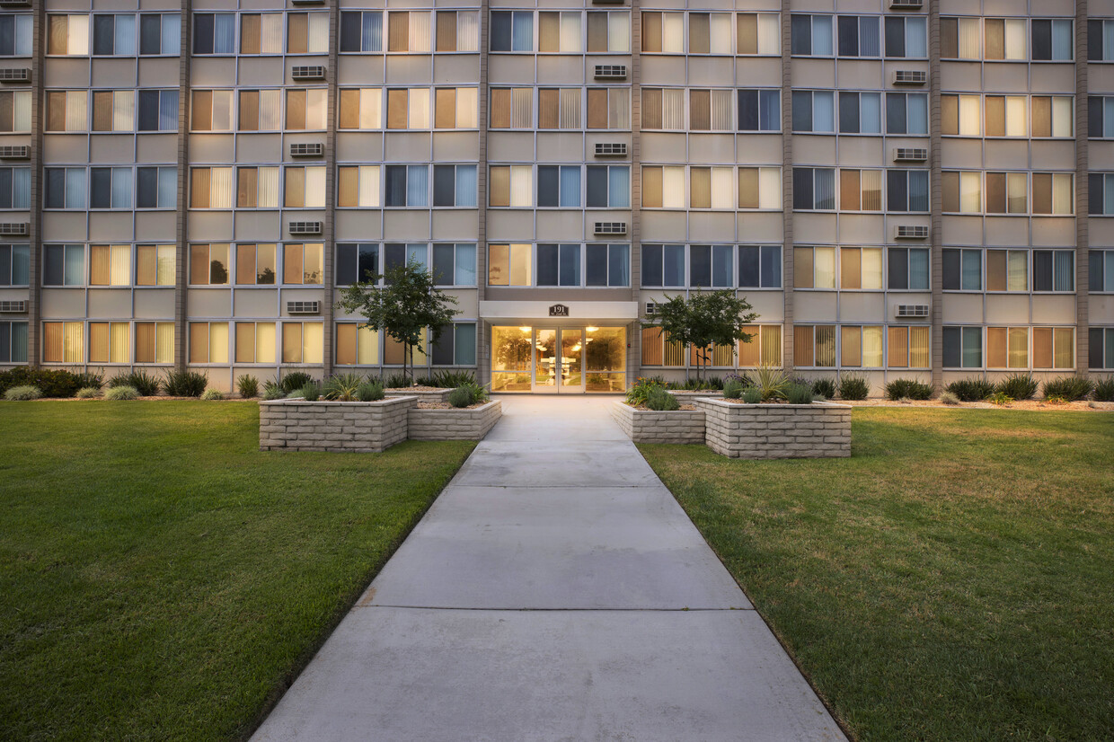 Foto principal - Meadowbrook Apartments