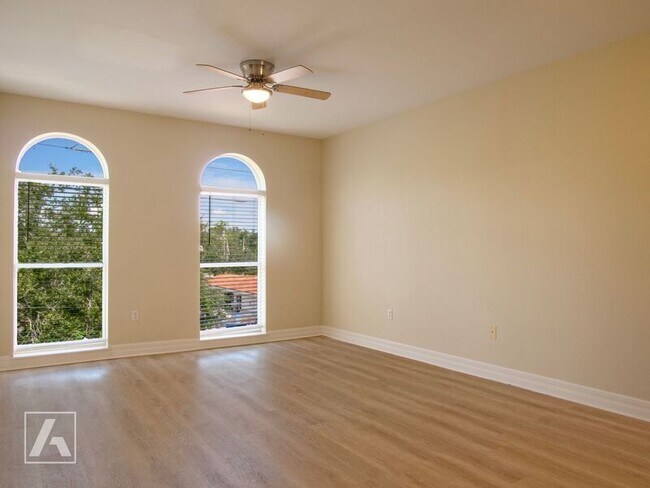 Foto del edificio - 2902 N Orange Ave