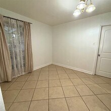 Building Photo - 6406 Tall Willow Dr