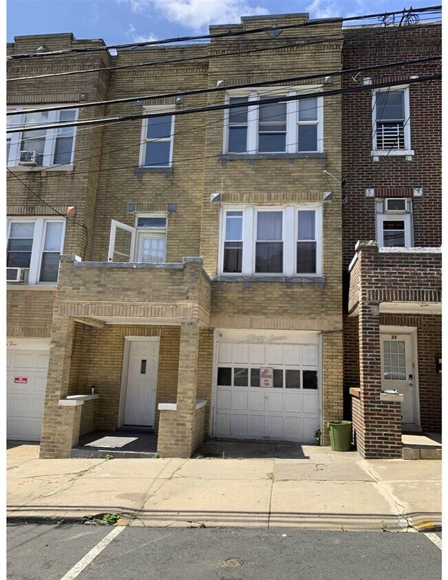 Primary Photo - 37 64th St