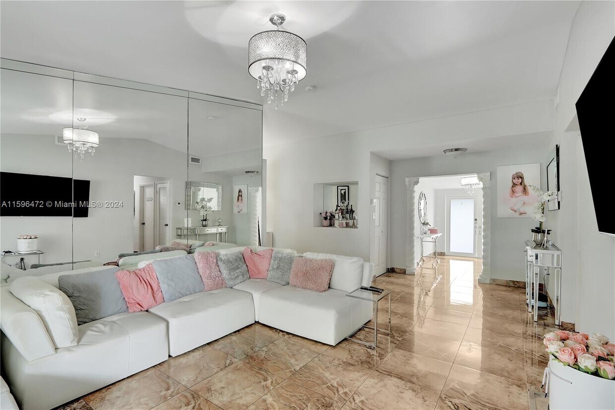 Primary Photo - 11050 SW 160th St