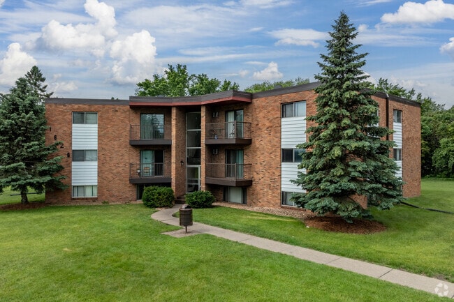 Building Photo - Pineview Apartments - White Bear Lake