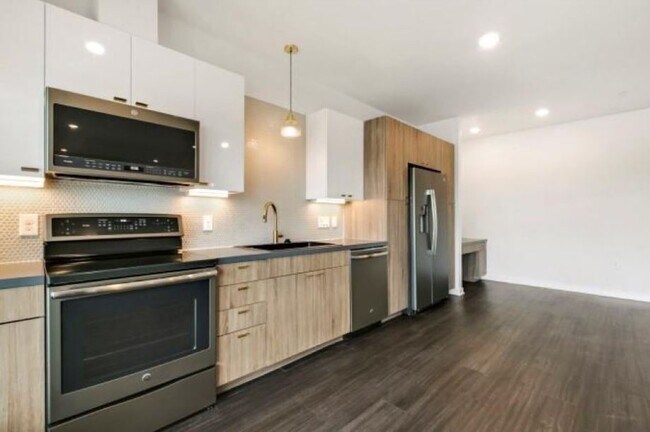 Kitchen Area - 4361 S Congress Ave