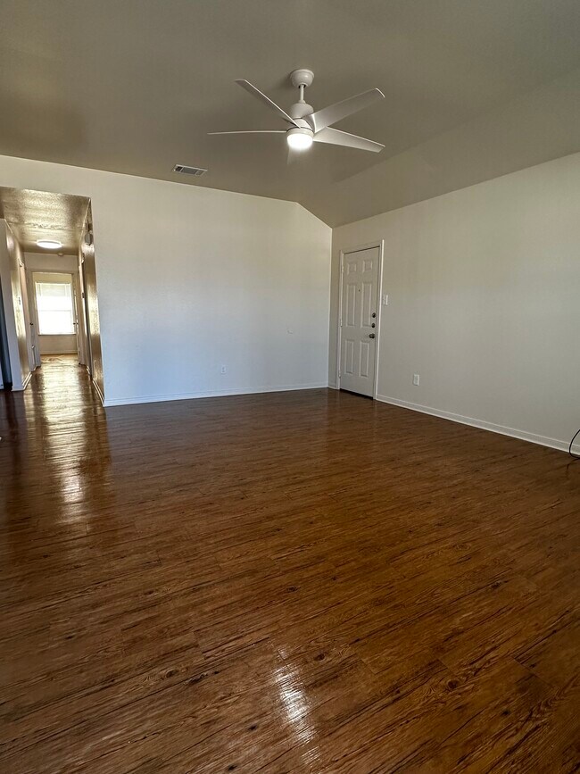 Foto del edificio - 409 Topeka Ct