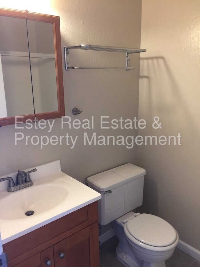 Building Photo - Benicia Upstairs Condo 1 Bedroom & 1 Bathroom