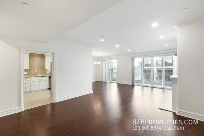 Foto del edificio - 1050 1/2 S Holt Ave. -402