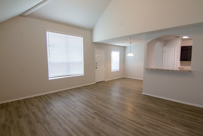 Primary Photo - Imperial Heights - 22114 Grand Majestic Dr...