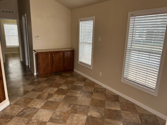 Foto del edificio - 2211 Ashberry Ave