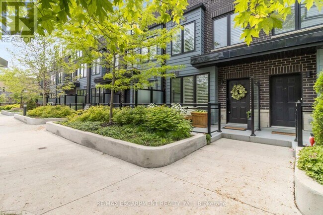 Photo du bâtiment - 2232-2232 Bromsgrove Rd