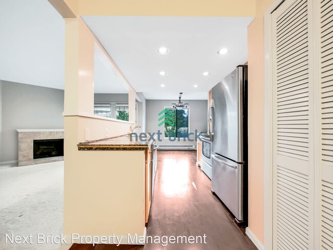 Building Photo - 2 br, 2 bath Condo - 10415 NE 32nd Pl Apt ...
