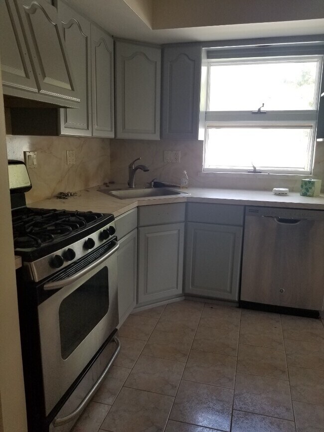 Foto del edificio - 185 S Railroad St