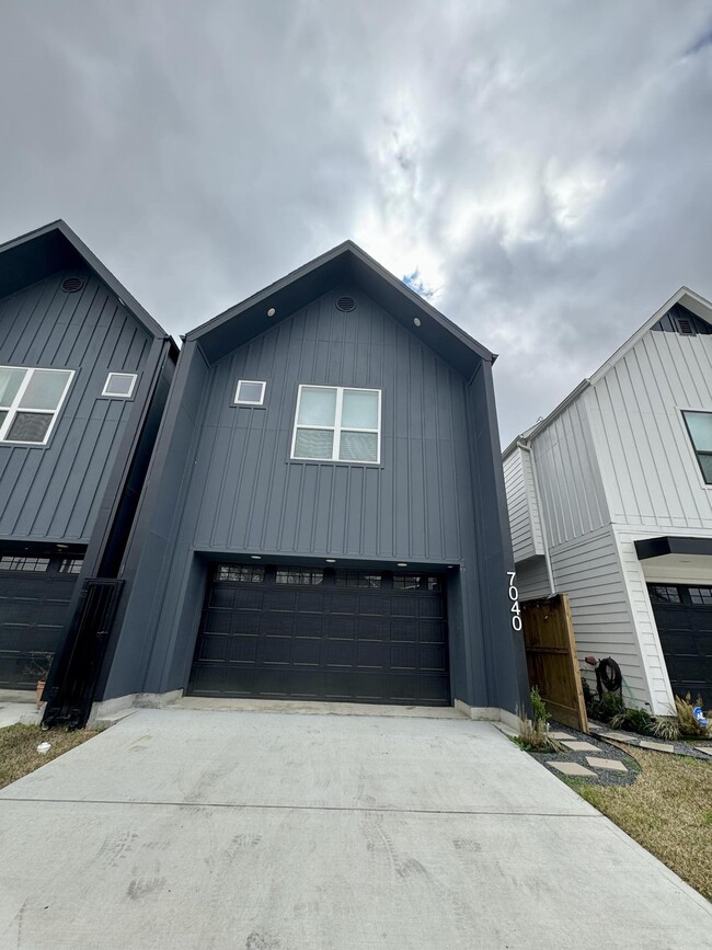 Building Photo - 7040 Avenue N