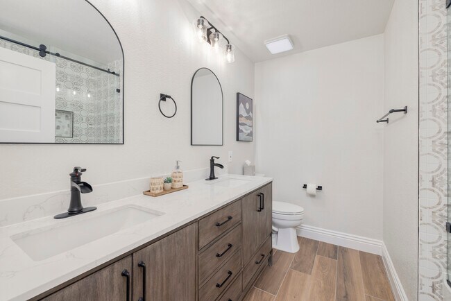 Foto del edificio - 8640 Inwood Dr