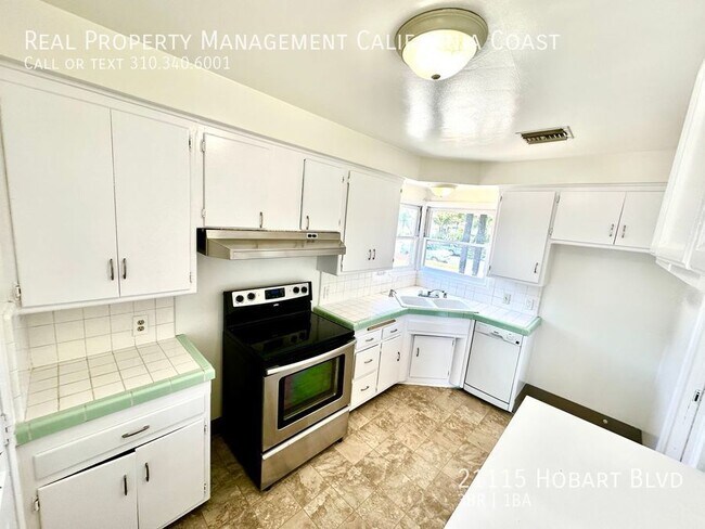 Foto del edificio - 21115 Hobart Blvd