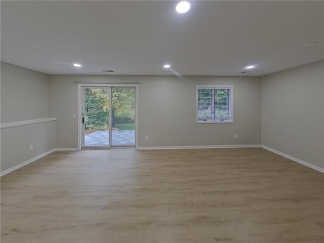 Building Photo - 4448 Hamilton Dr