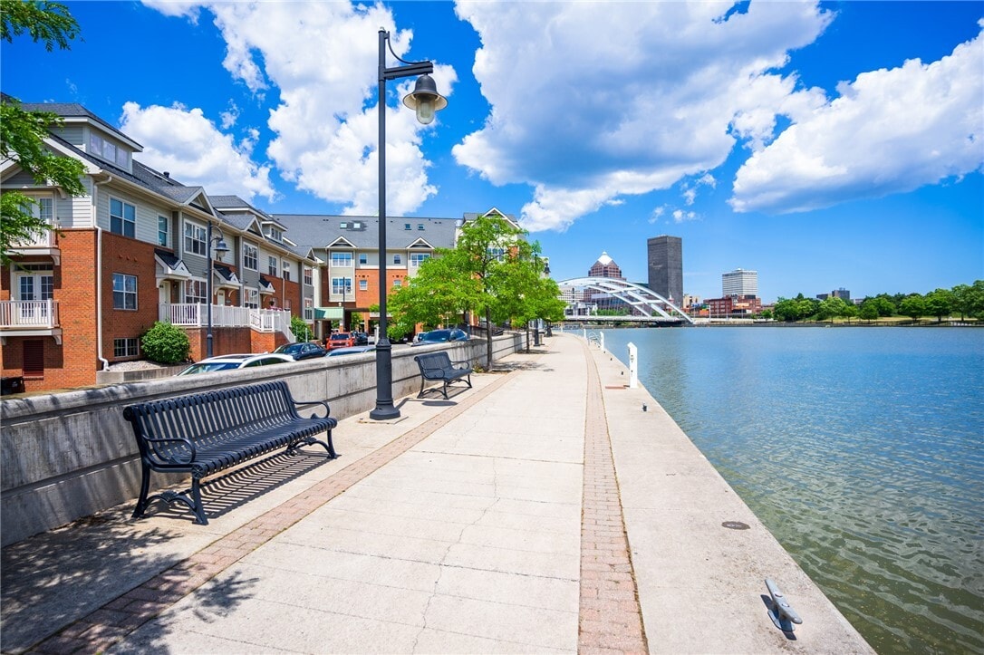 Foto principal - 270 Exchange Blvd