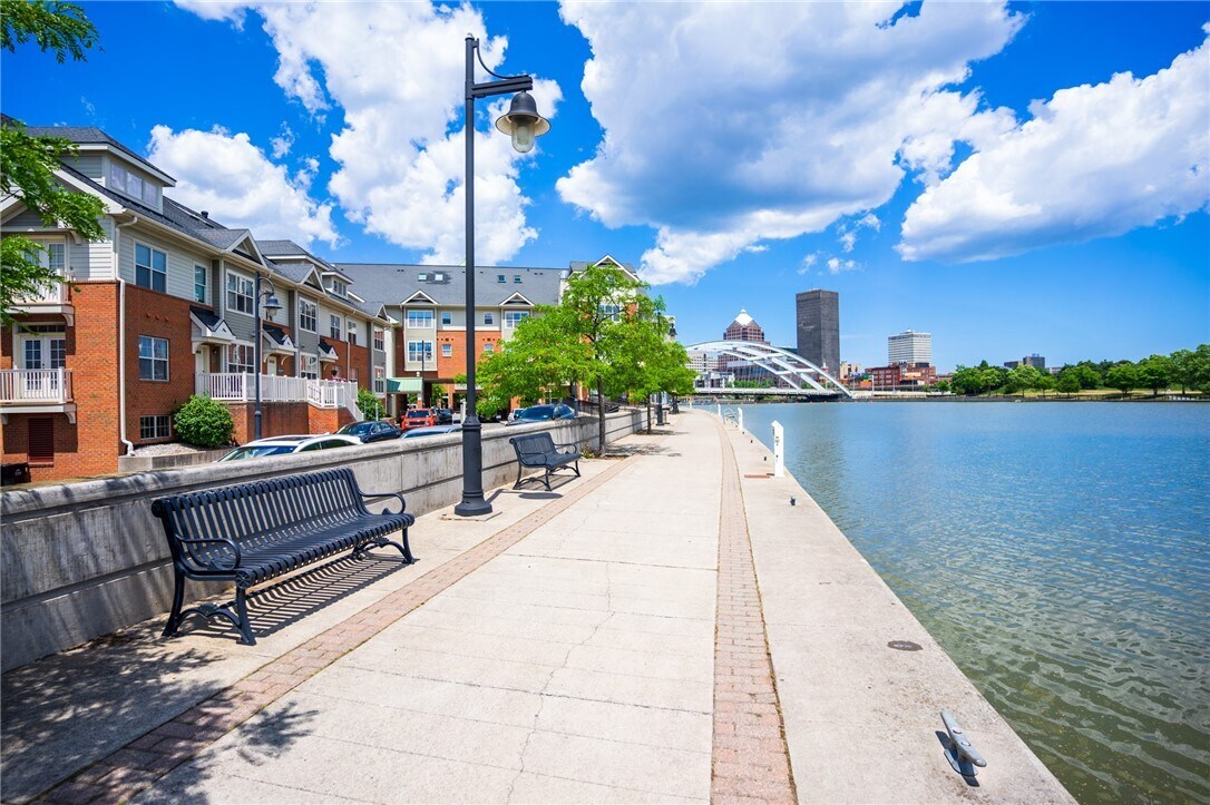 Foto principal - 310 Exchange Blvd