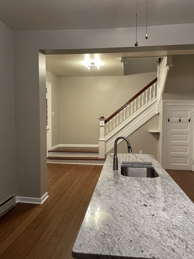 Building Photo - 684 Wolf Ave