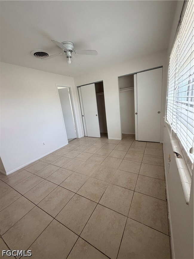 Building Photo - 1742 Maple Dr