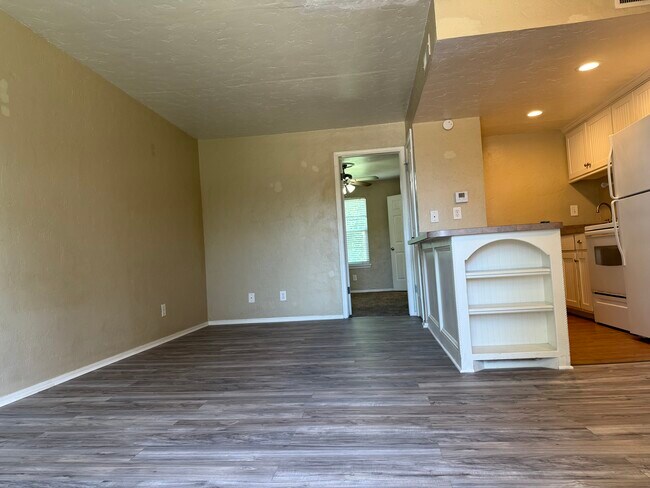 Foto 1 de la sala de estar - The Colonies Apartments