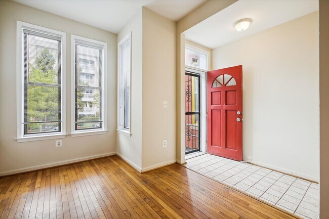 Building Photo - 2025 11th St NW