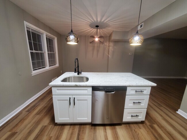 Building Photo - 1228 Meridene Dr