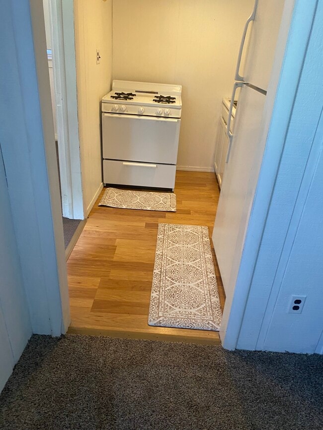 Building Photo - 589 E Losey St