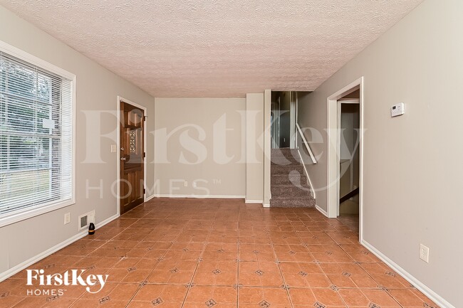 Building Photo - 3327 Creekwood Dr