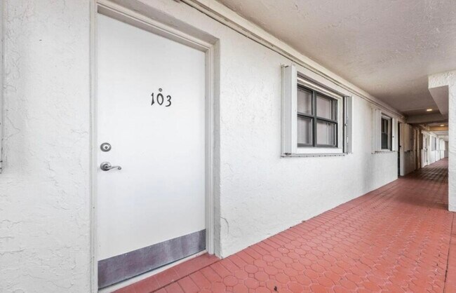 Foto del edificio - 9400 S Ocean Dr