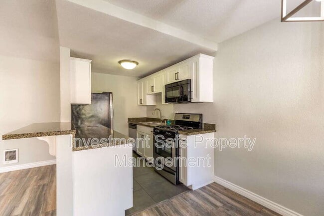 Building Photo - 2556 Chicago St