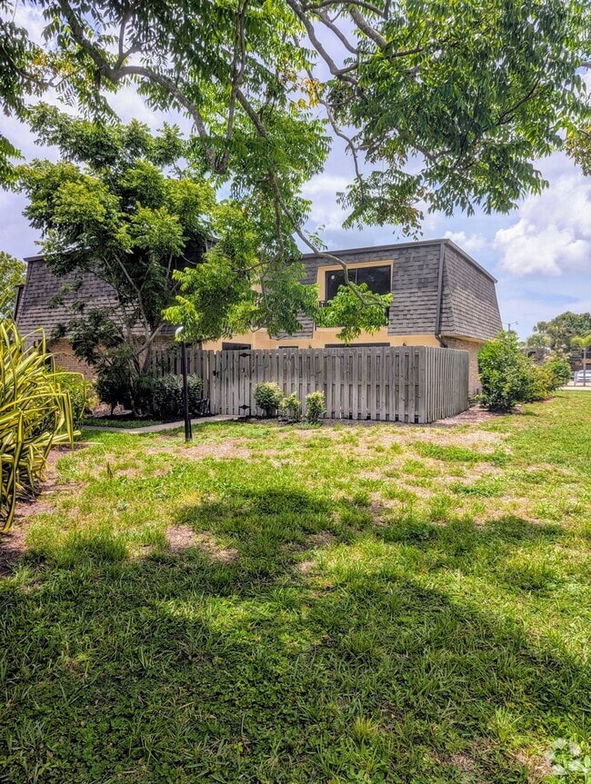 Building Photo - 5572 Malt Dr