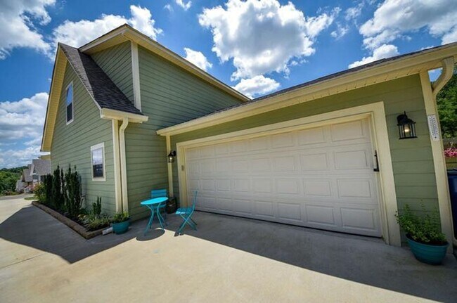 Foto del edificio - 3 Bedroom Beautiful Cleveland Home!