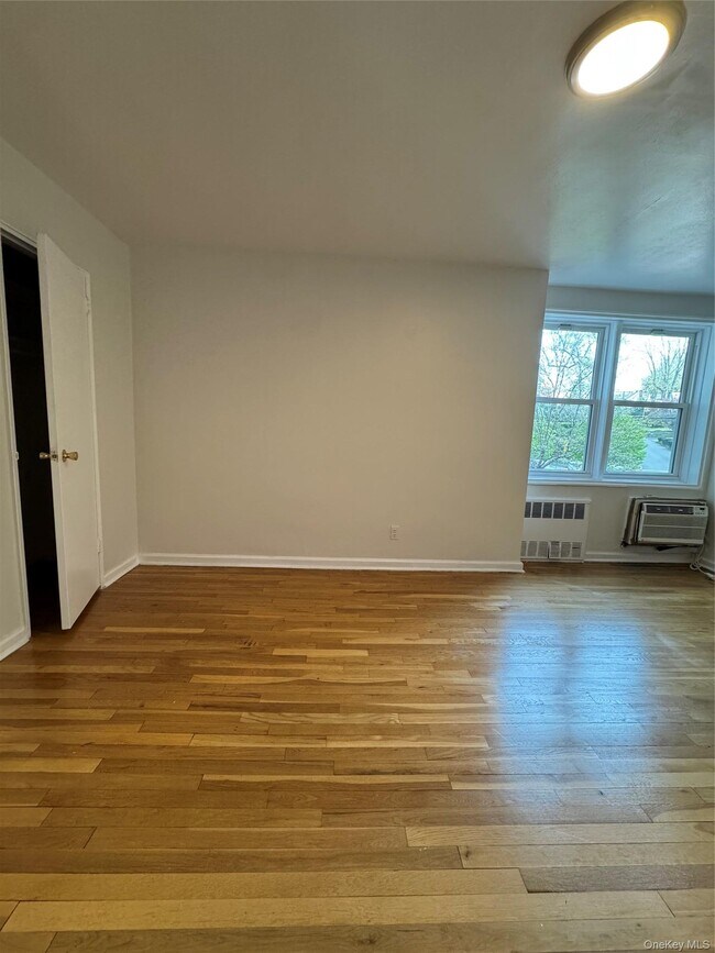 Foto del edificio - 700 Scarsdale Ave