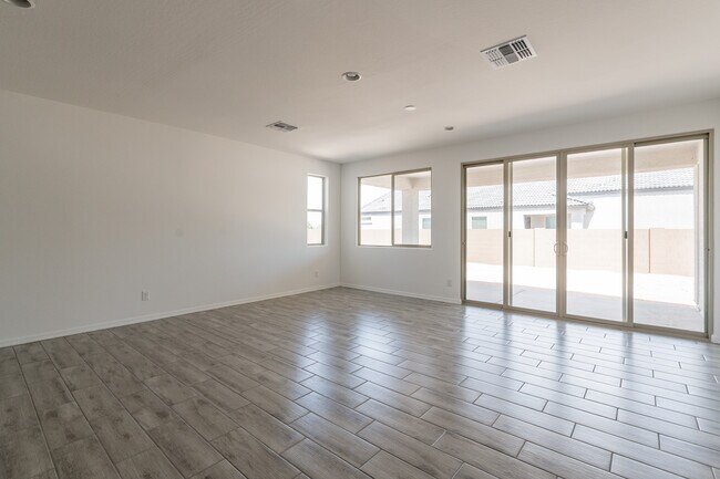 Building Photo - 818 W Palo Verde Dr