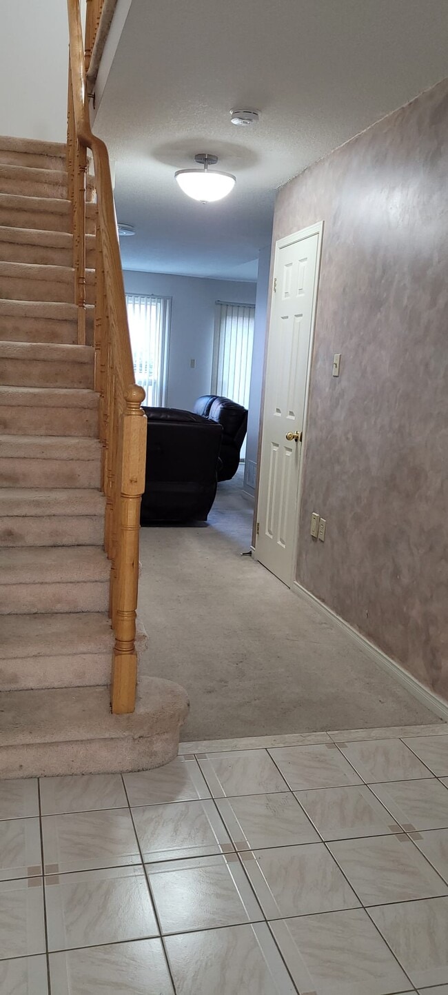 Building Photo - 1995 Pine Grove Av