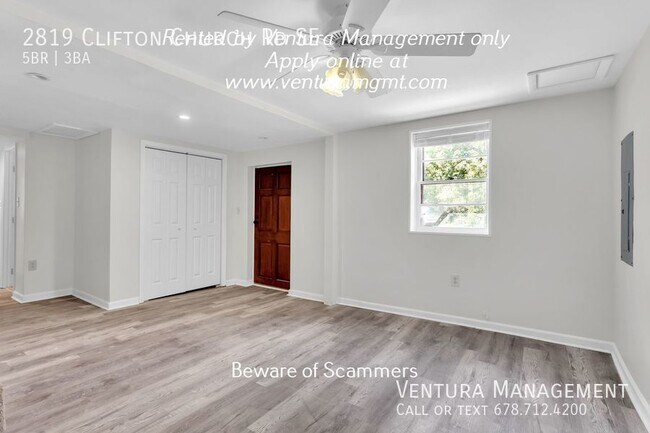 Foto del edificio - Fully Renovated 5-bedroom 2.5 Bathroom Hom...