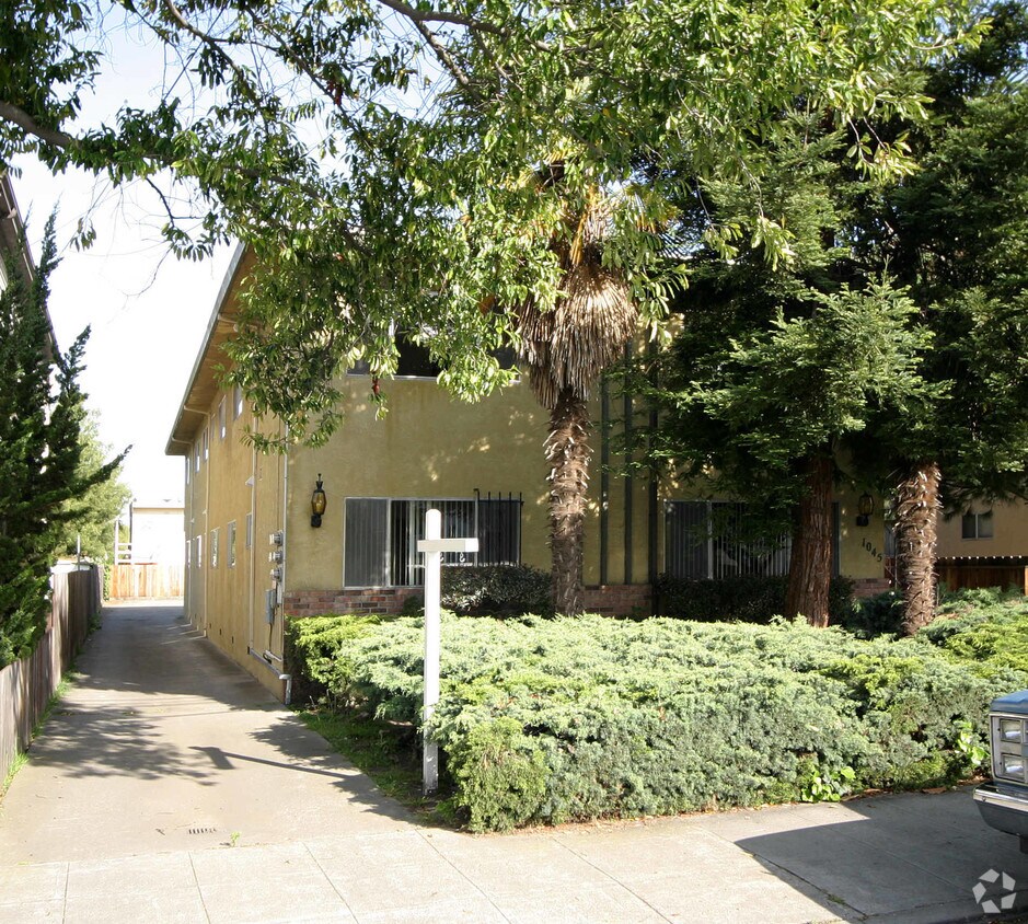 Foto del edificio - 1045 Regent St