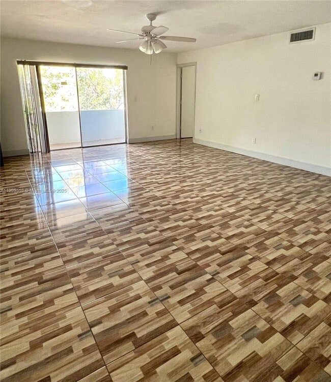 Building Photo - 10357 N Kendall Dr