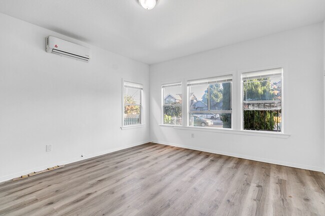 Foto del edificio - 701 W 48th St